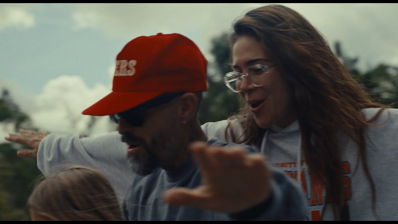 Mike Bahía - EL LUGAR MAS FELIZ DEL MUNDO (Official Music Video)