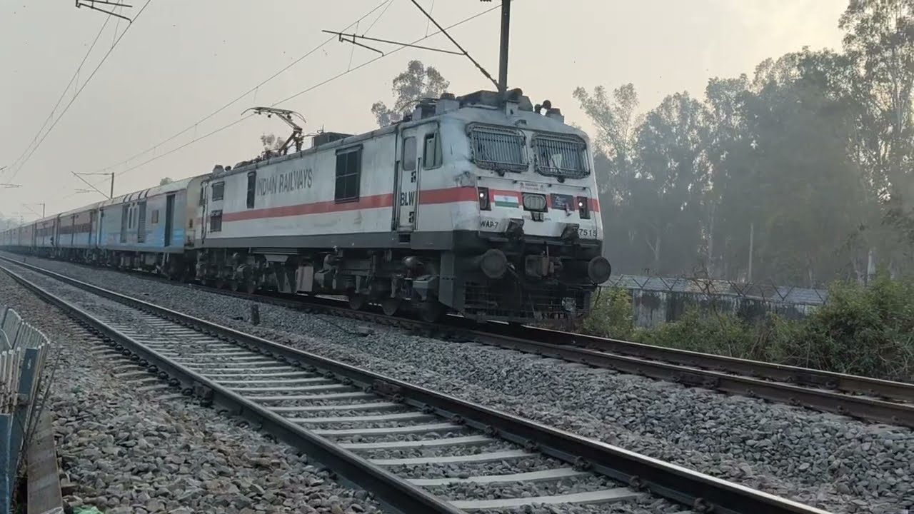 MAINLINE BLOCKED! 12471 BDTS - SVDK Swaraj Express Crawls Through The Loop Line Of SJNP With BL WAP7