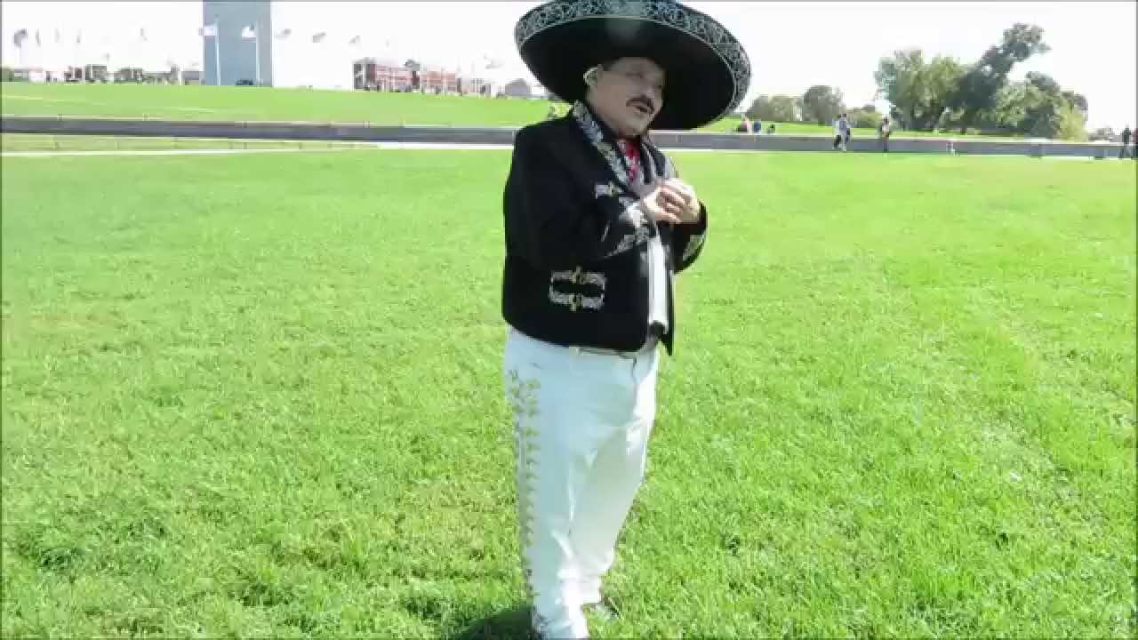 Humberto Guzman y su Mariachi Los Mensajeros Del Sur - Ese Se&ntilde;or De Las Canas (Official Video)