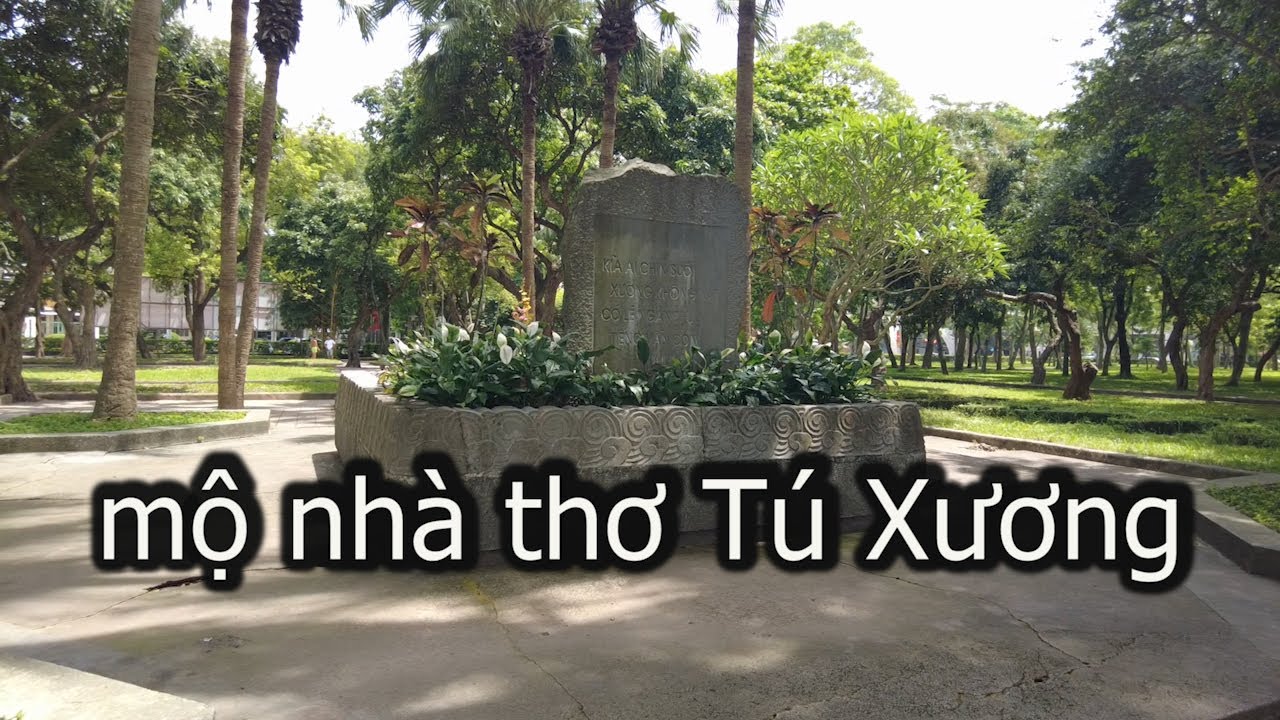 Thăm nhà và mộ nhà thơ Tú Xương.
