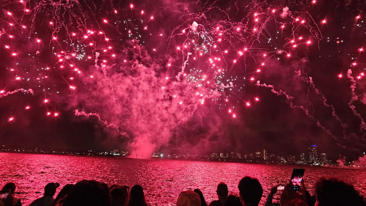 Spectacular fireworks celebrating Australia Day 🇦🇺