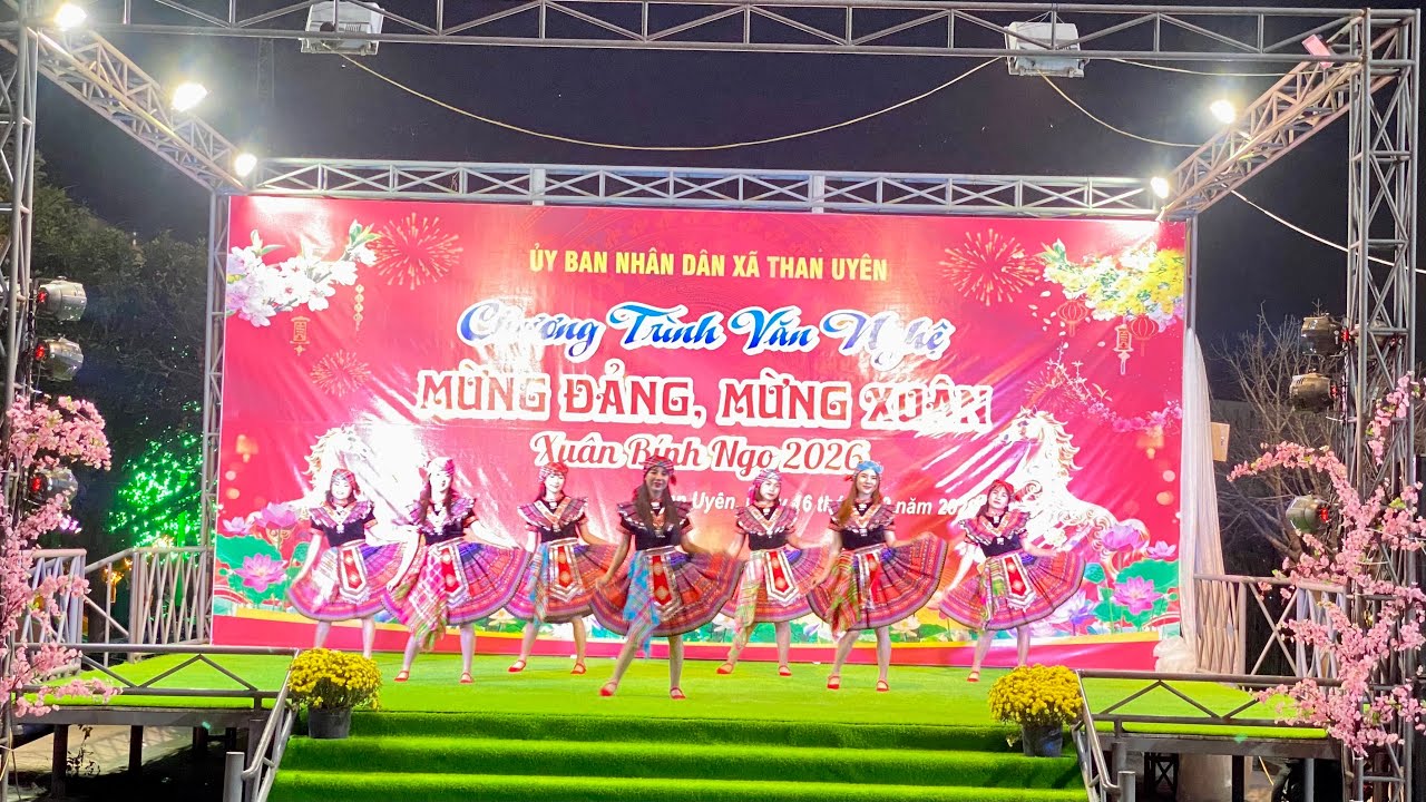 THAN UYÊN CHƯƠNG TRÌNH CHÀO NĂM MỚI VĂN NGHỆ ĐẶC SẮC VÀ MÀN PHÁO HOA ĐẸP MẮT