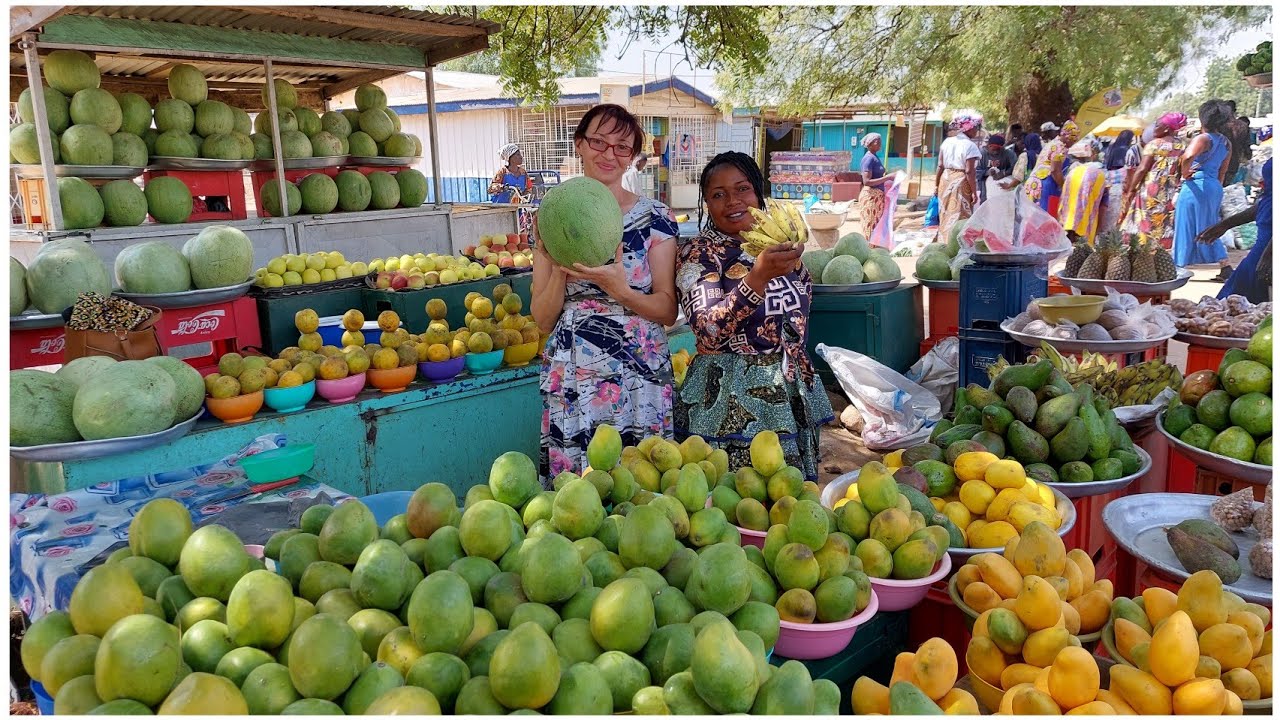 EXPLORING A MARKET WITH MY MOM IN GHANA 🇬🇭