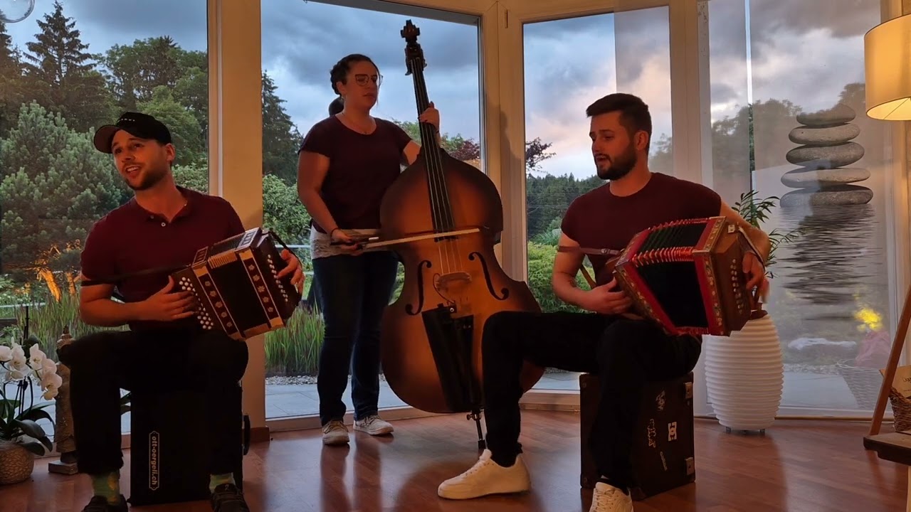 Hurliboy ufem Chlausepass mit Priskas Bieri Buebe