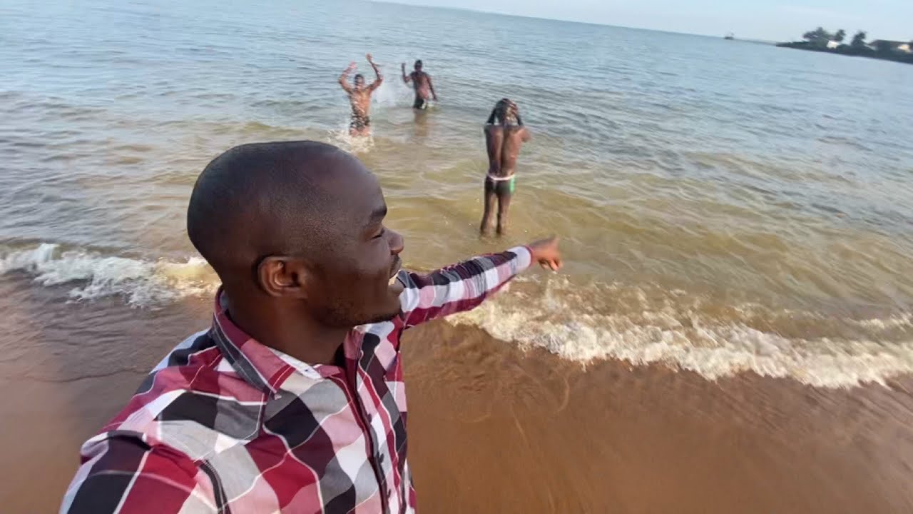 🇺🇬 Uganda !! Africa Longest beachline Inside Entebbe Zoo on Lake Victoria Shore&rsquo;s || UWEC