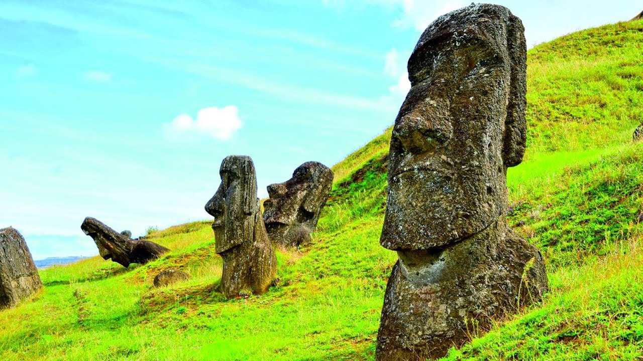 Insula Pastelui si Statuile sale Misterioase