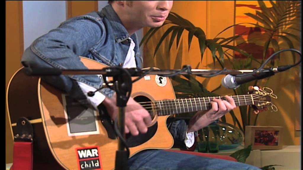 TV3 Mic Christopher sings live on the Ireland AM couch