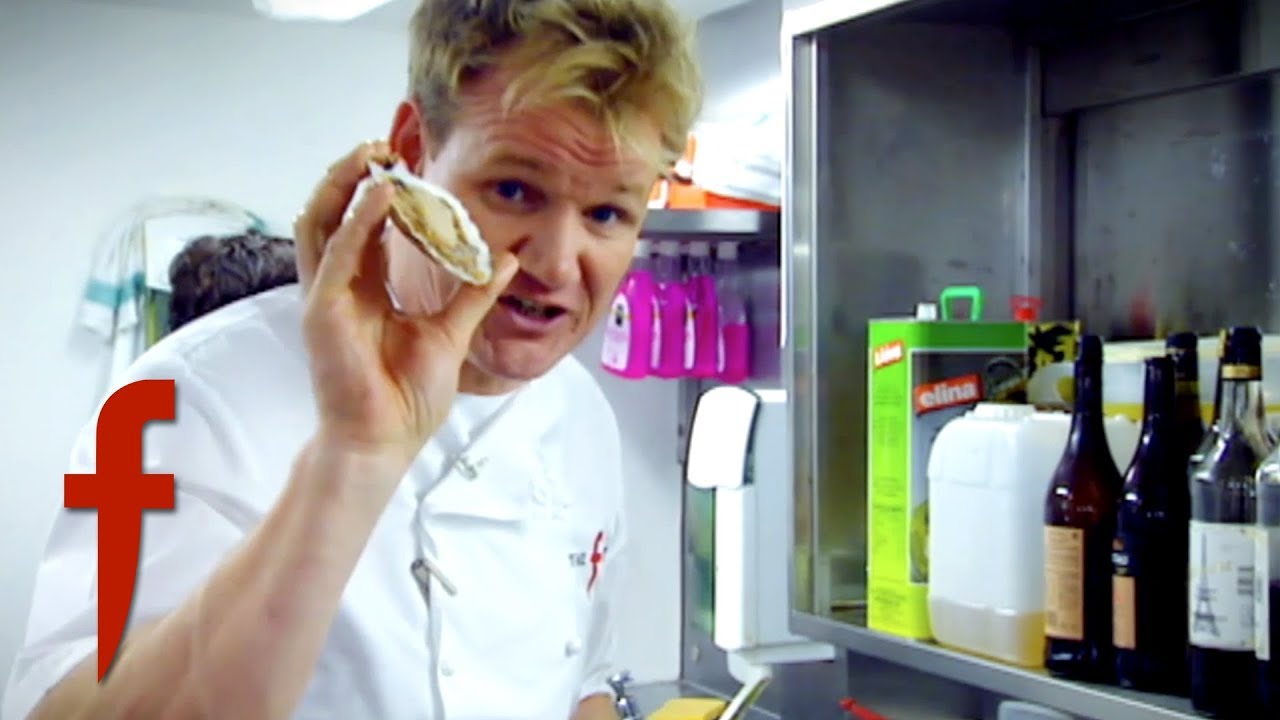 Gordon Ramsay pokazuje, jak przyrządzać i podawać przegrzebki | Słowo na F