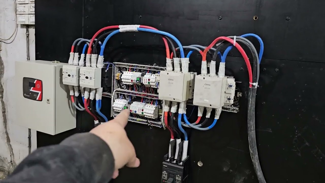 تأسيس الئ نظام طاقة شمسية On Grid مع توصيل ثلاث مولد كهرباء + كهرباء العامة  فيديو تعريف عن العمل