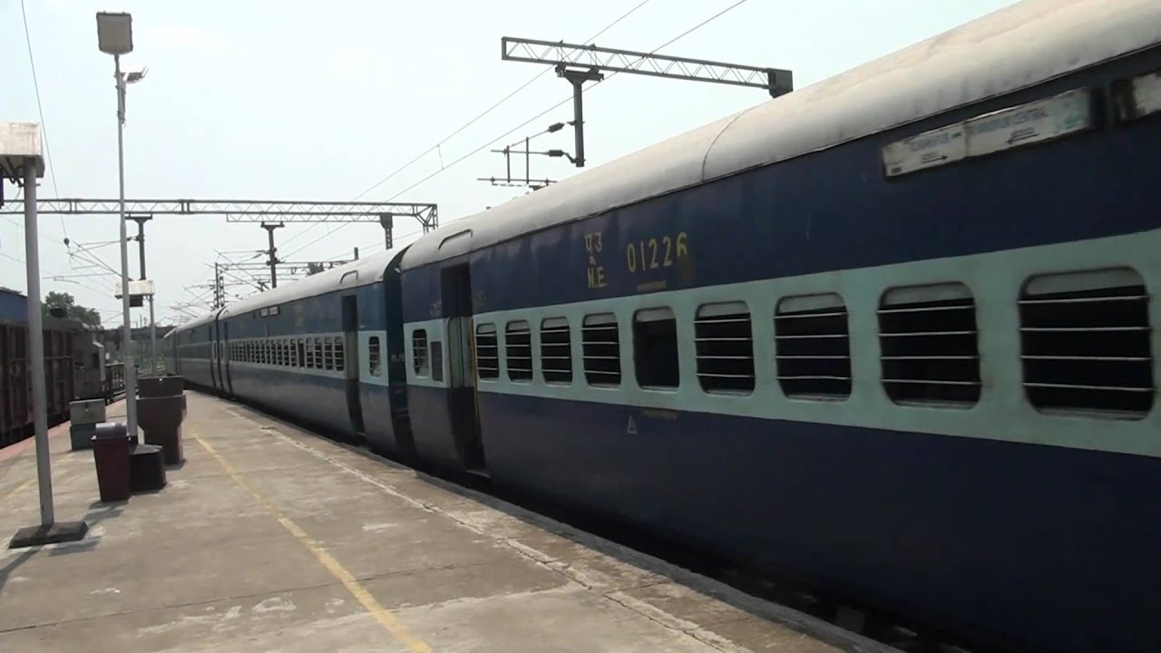 Raptisagar Exp Entering Palghat Jn