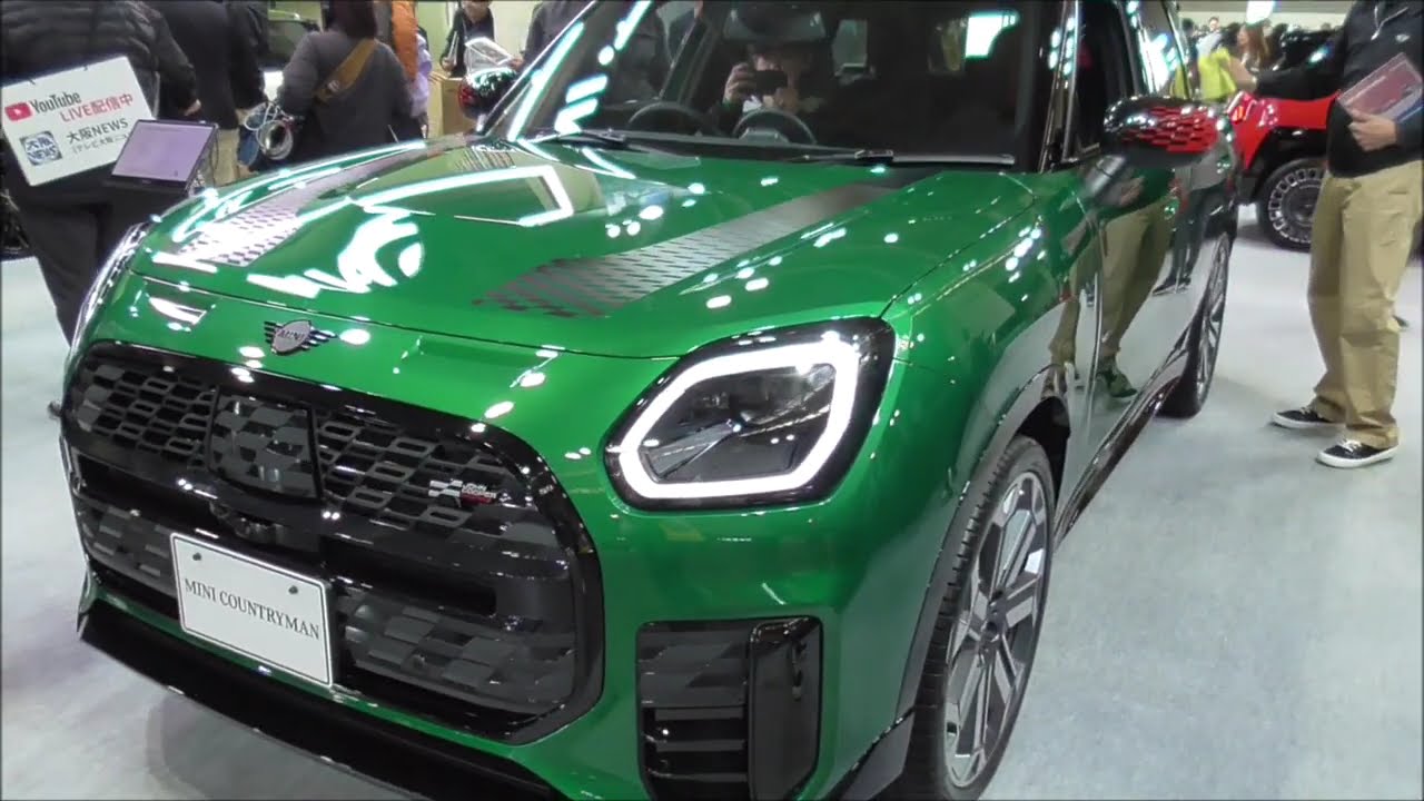 ミニ カントリーマン S ALL4 2025-2026  運転席から座席シートに後部座席も