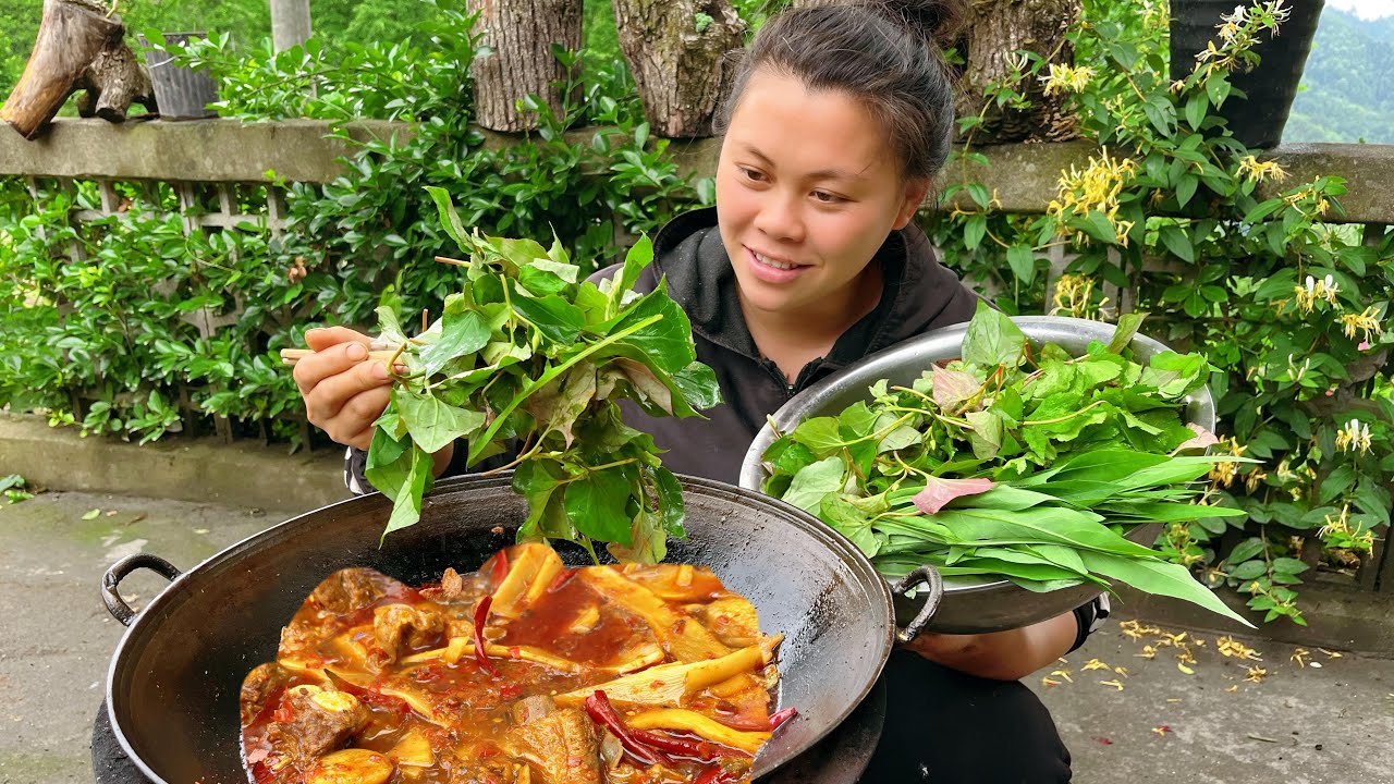 今天摘了各種野菜，再做個爆辣排骨火鍋，歐妹一人把野菜吃到飽Eating Wild Vegetable Hot Pot Today