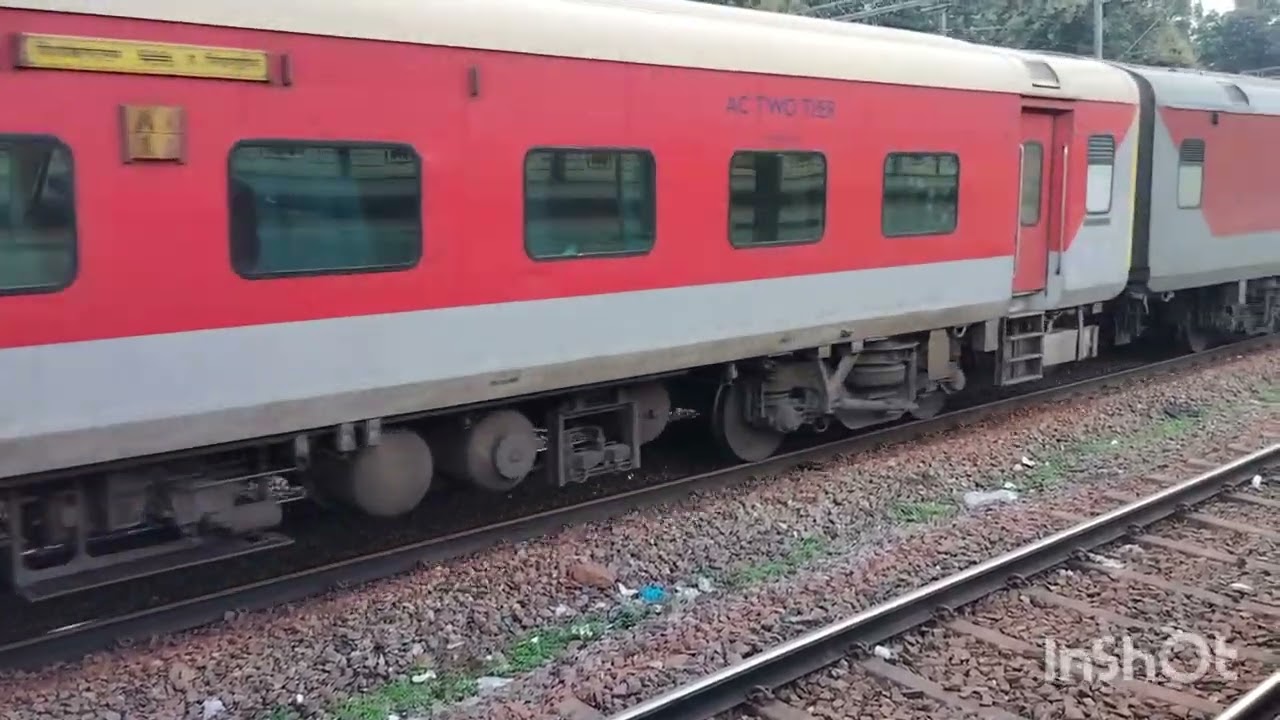 08528/Visakhpatnam Raipur Passenger Special Overtake 12807/Samata SF Express