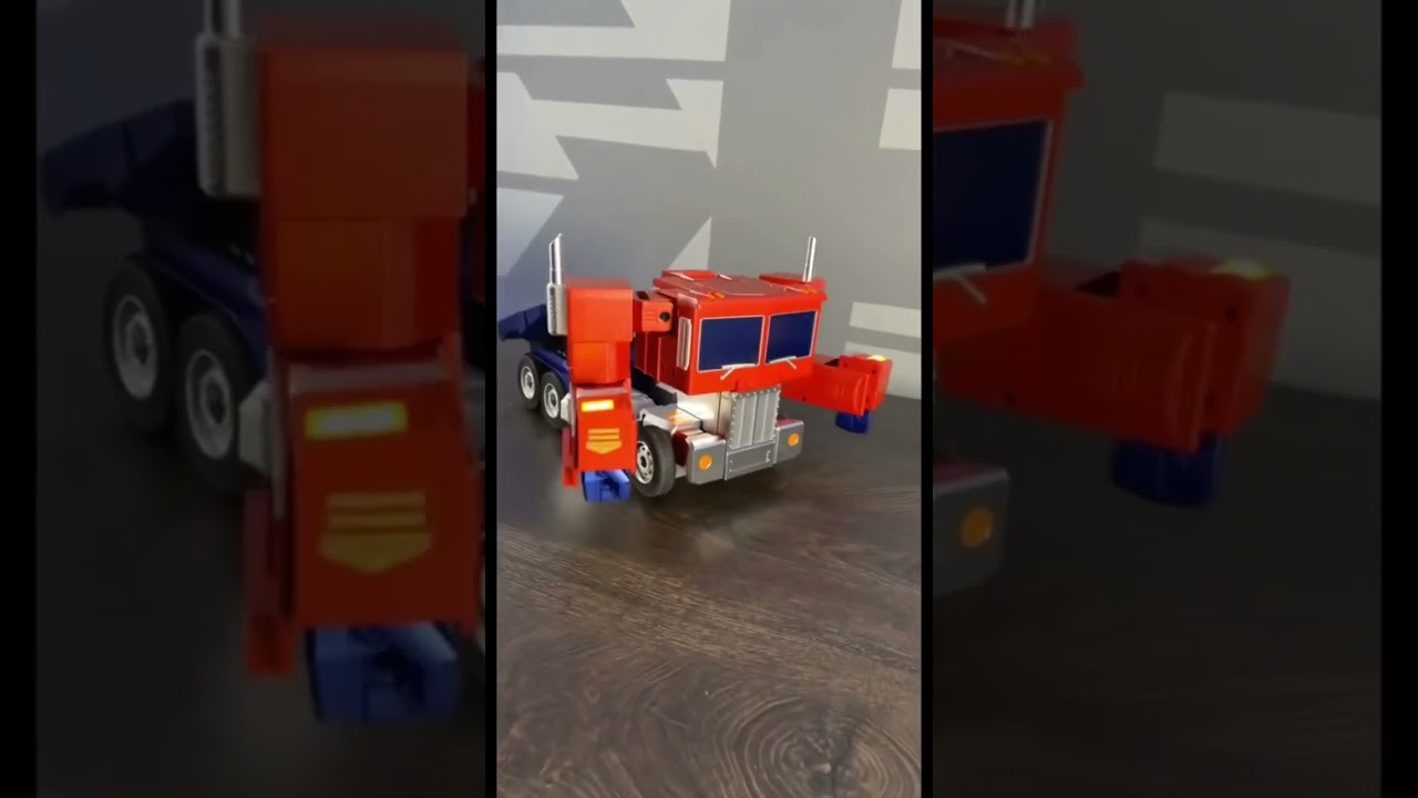 Robosen Optimus - The One Robot I come back to every year 🙌 #holidaywithyoutube