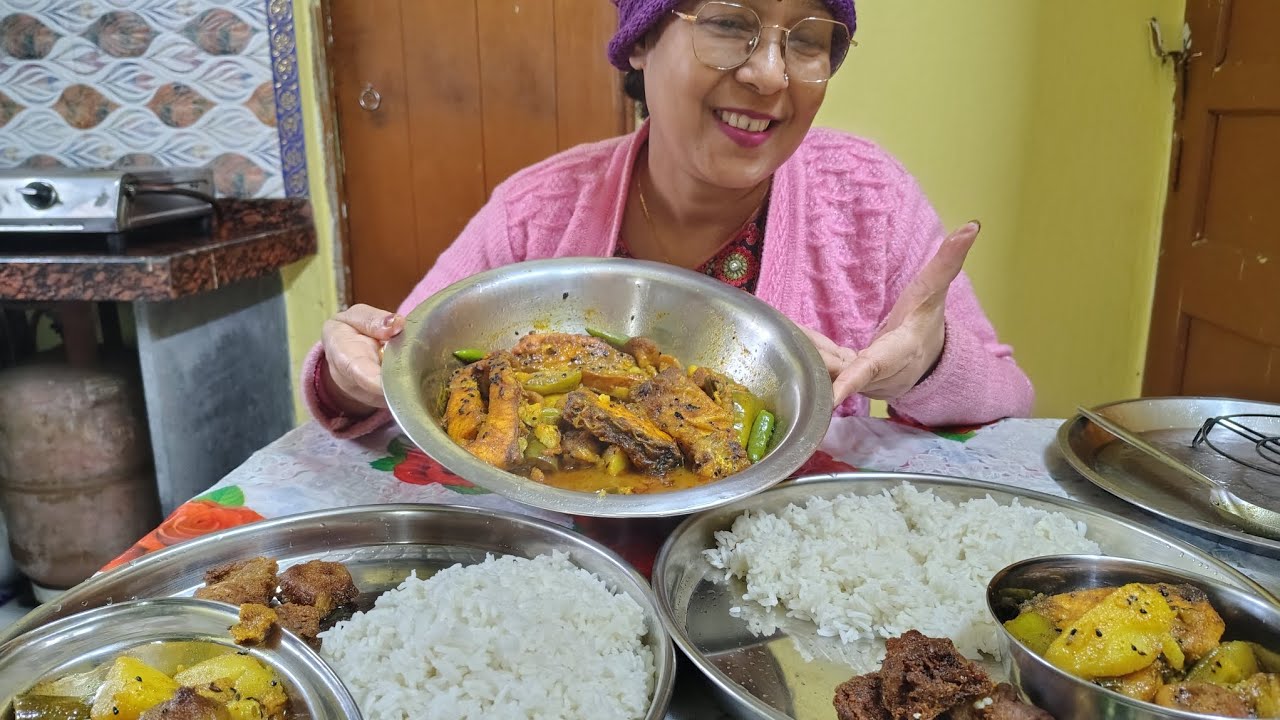 Bengali style cooking aaj banaya macher teler bara fish oil se banaya pakoda or fish curry 