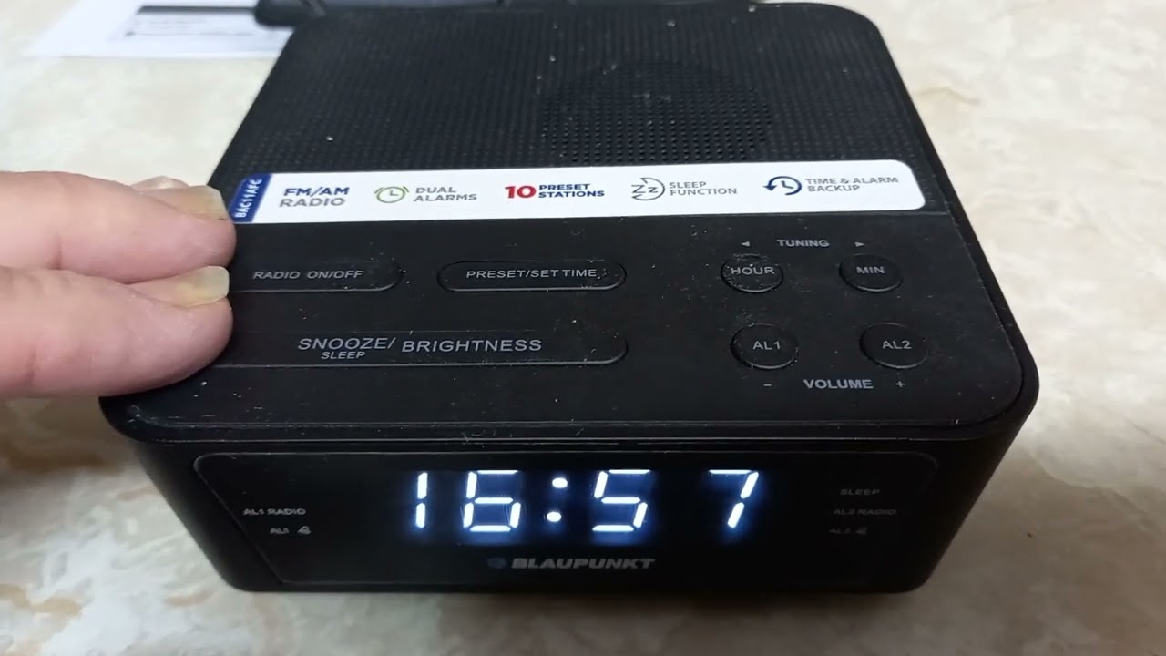 Blaupunkt analogue am-fm alarm clock.