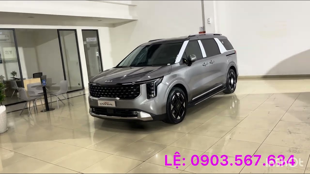 KIA CARNIVAL 2025  CHỞ 8 NGƯỜI VẪN CÒN KHÔNG GIAN ĐỂ CHỞ THÊM XE MÁY VÀ HÀNH LỸ
