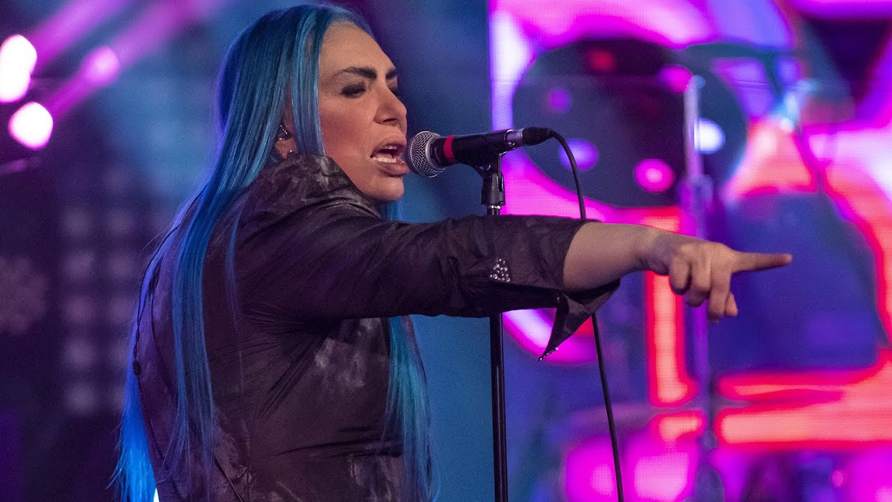 Loredana Bertè - E la luna bussò (Radio Italia Live 12/12/2018)