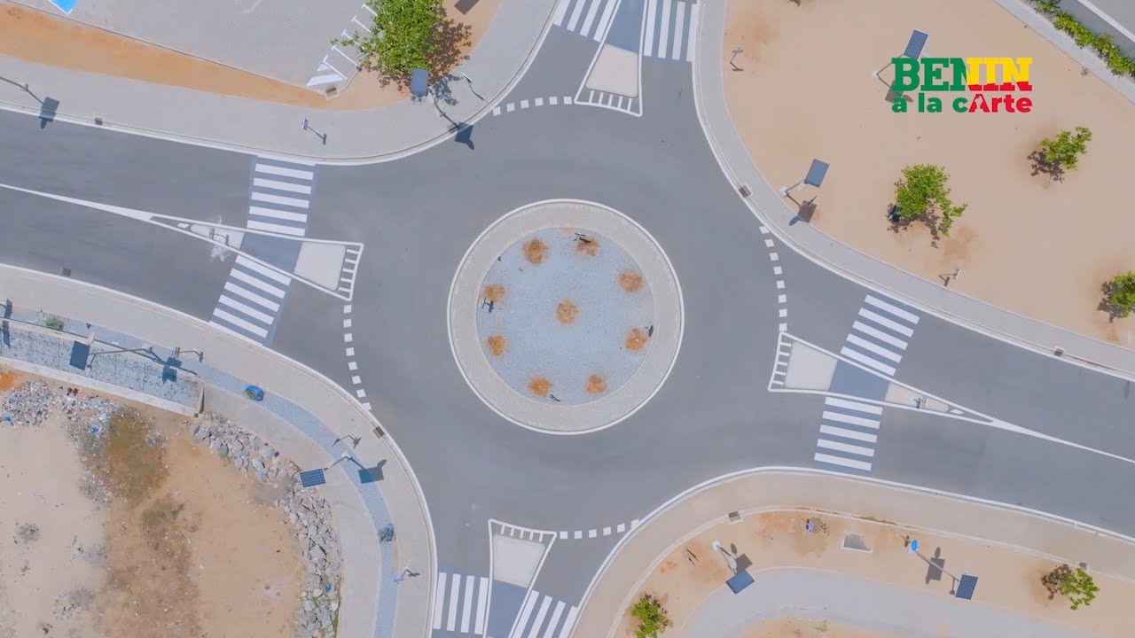 La corniche Est de Cotonou, où souffle un vent de progrès et où le paysage murmure la modernité 🛣 🇧🇯