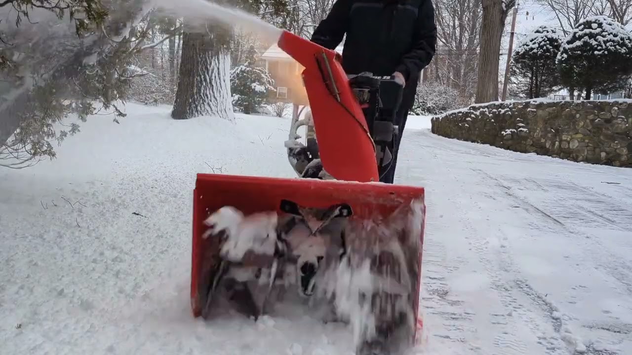Snowblow with the Ariens 28
