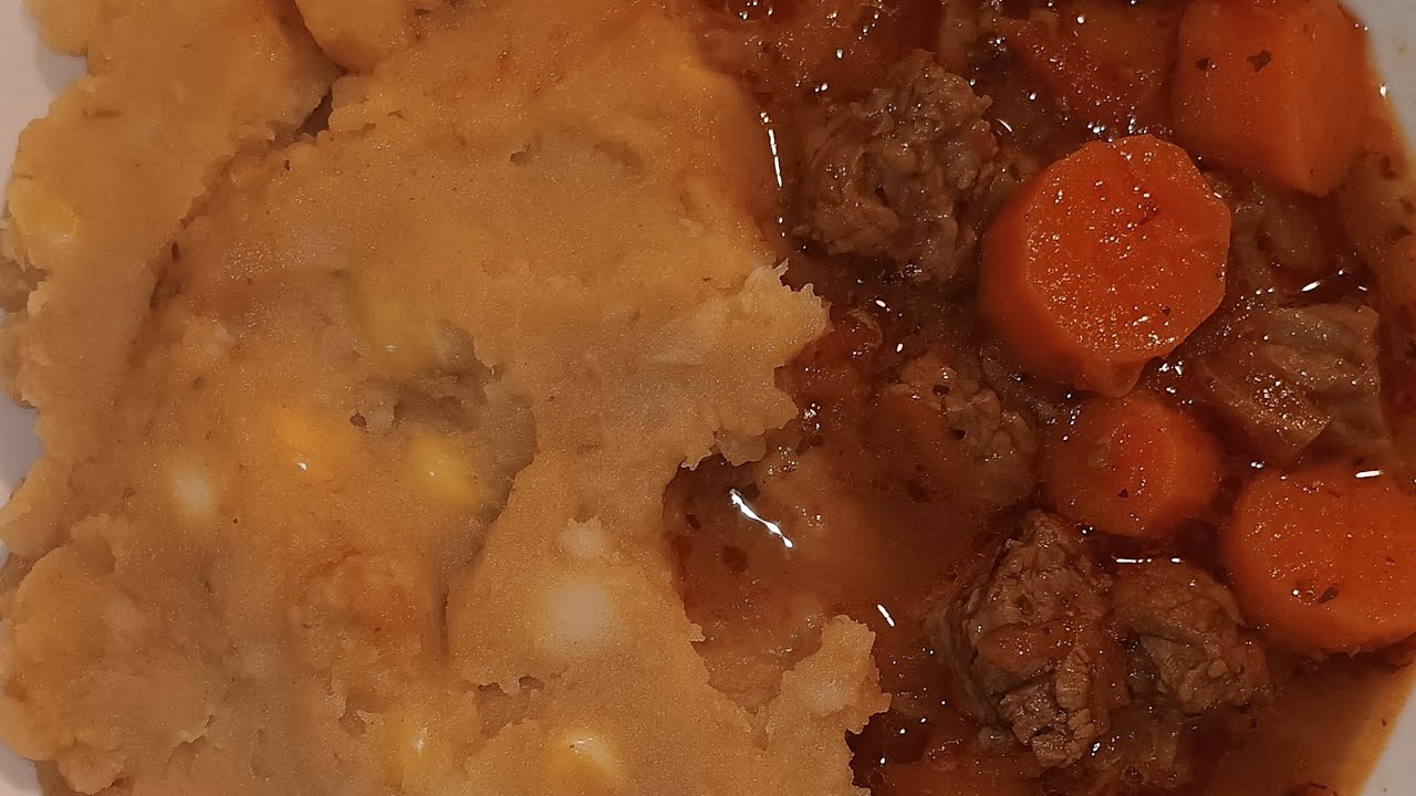 How to make beef stew mixed with carrots served with Mukimo