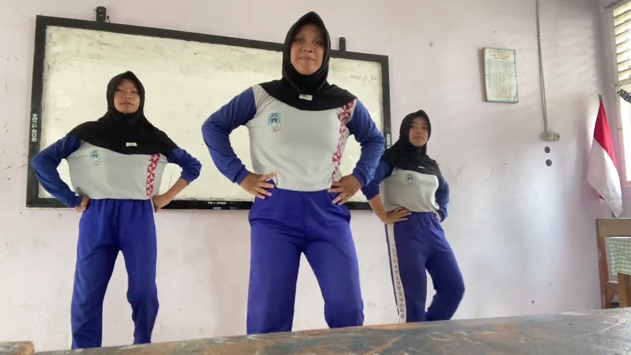 SENAM DJ SOMEBODY PLEASSURE/KELOMPOK KALAJENGKING/SMPN 01 WAY TENONG/ IX G