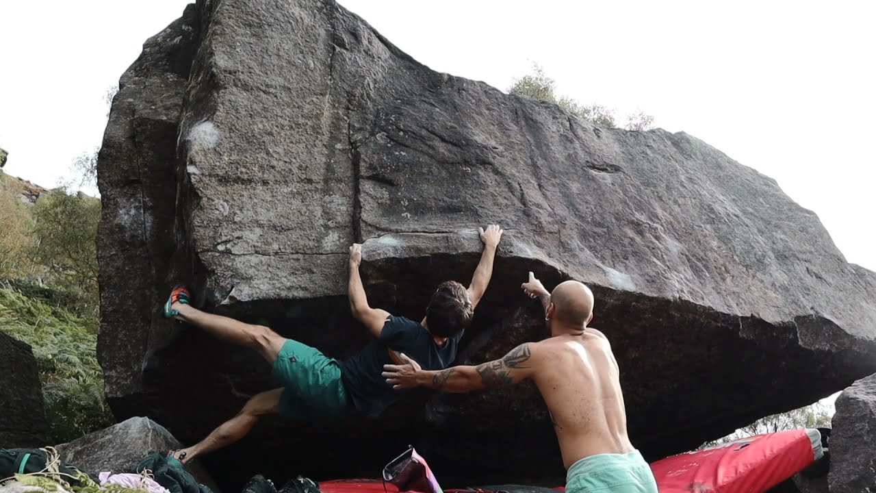 LATE JUNCTION 7B/V8 Curbar, Peak District #justsends