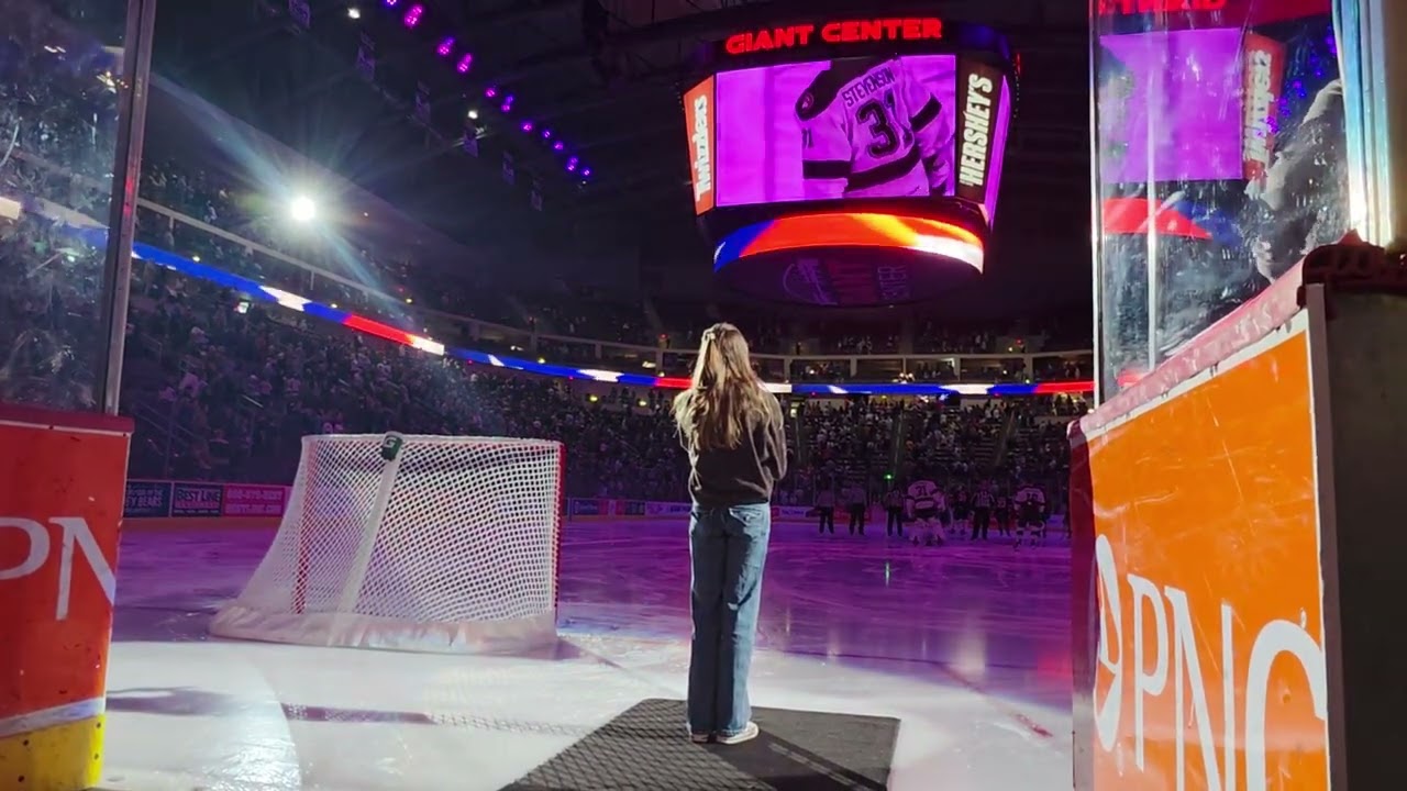 Kelly Luszcz Performs National Anthem 🇺🇸 3/3/2026 Hershey Bears AHL 8,600 in attendance 