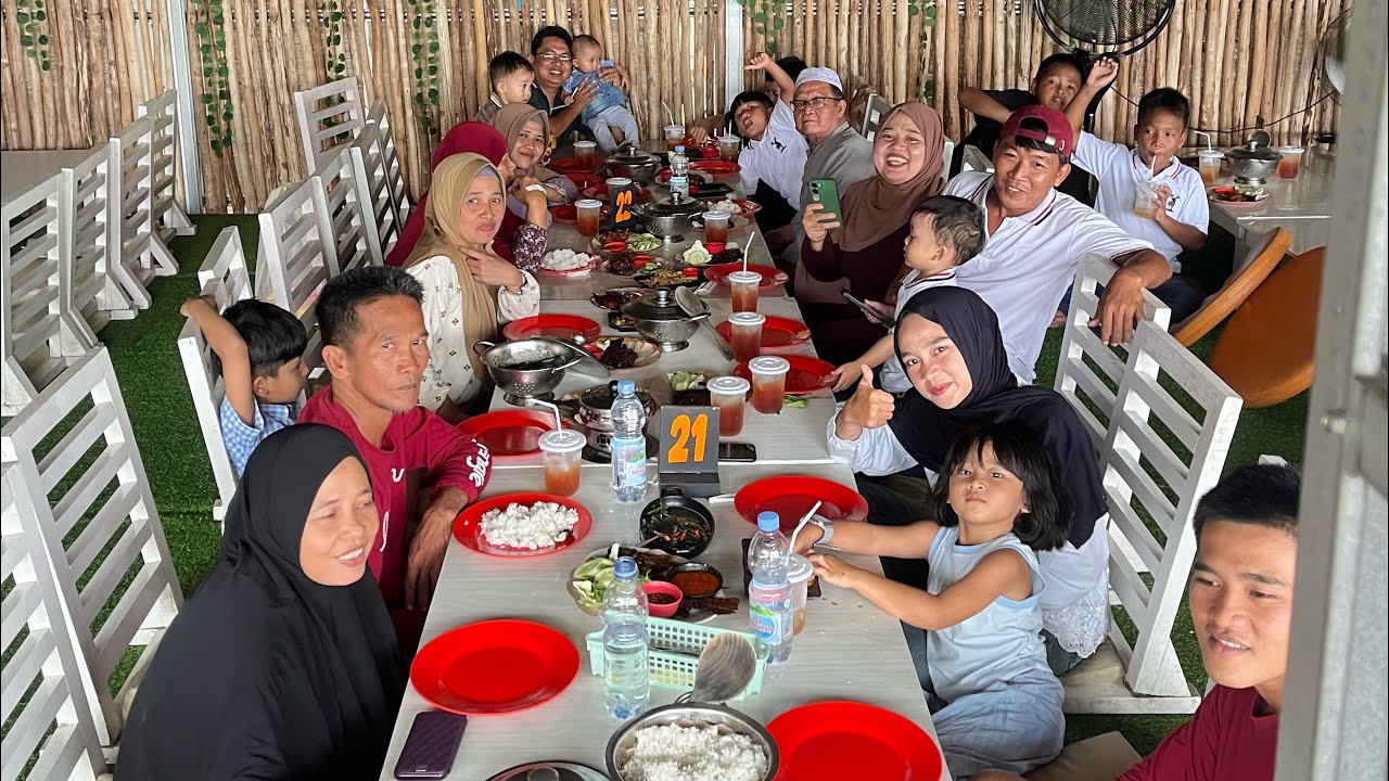 Resto Pengangguran with keluarga besar