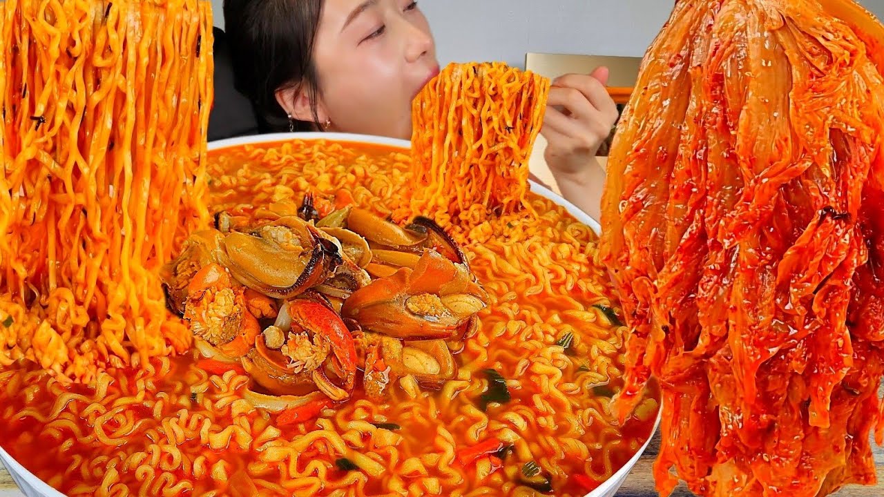 ASMR 묵은지 김치 먹으려고 라면 끓였어요😁 라면 김치 리얼먹방 :) Ramen MUKBANG