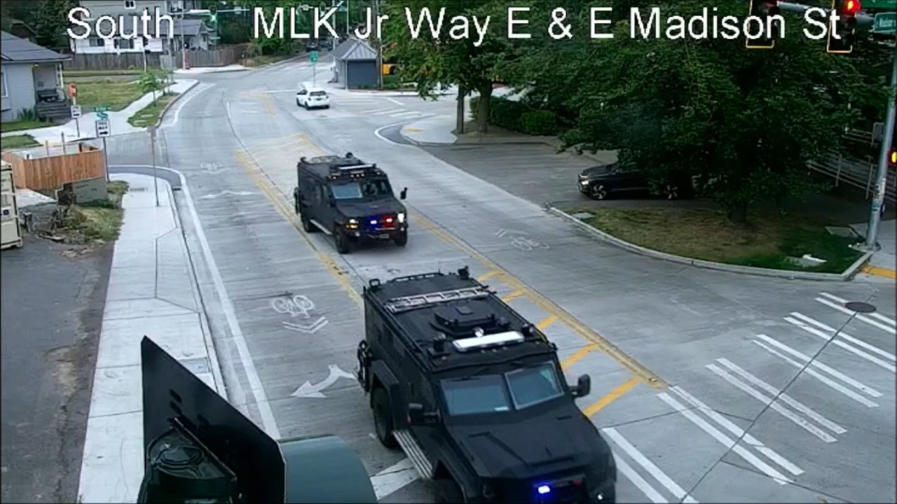 [Traffic Cam]  Huge Seattle police response to back-to-back OIS calls
