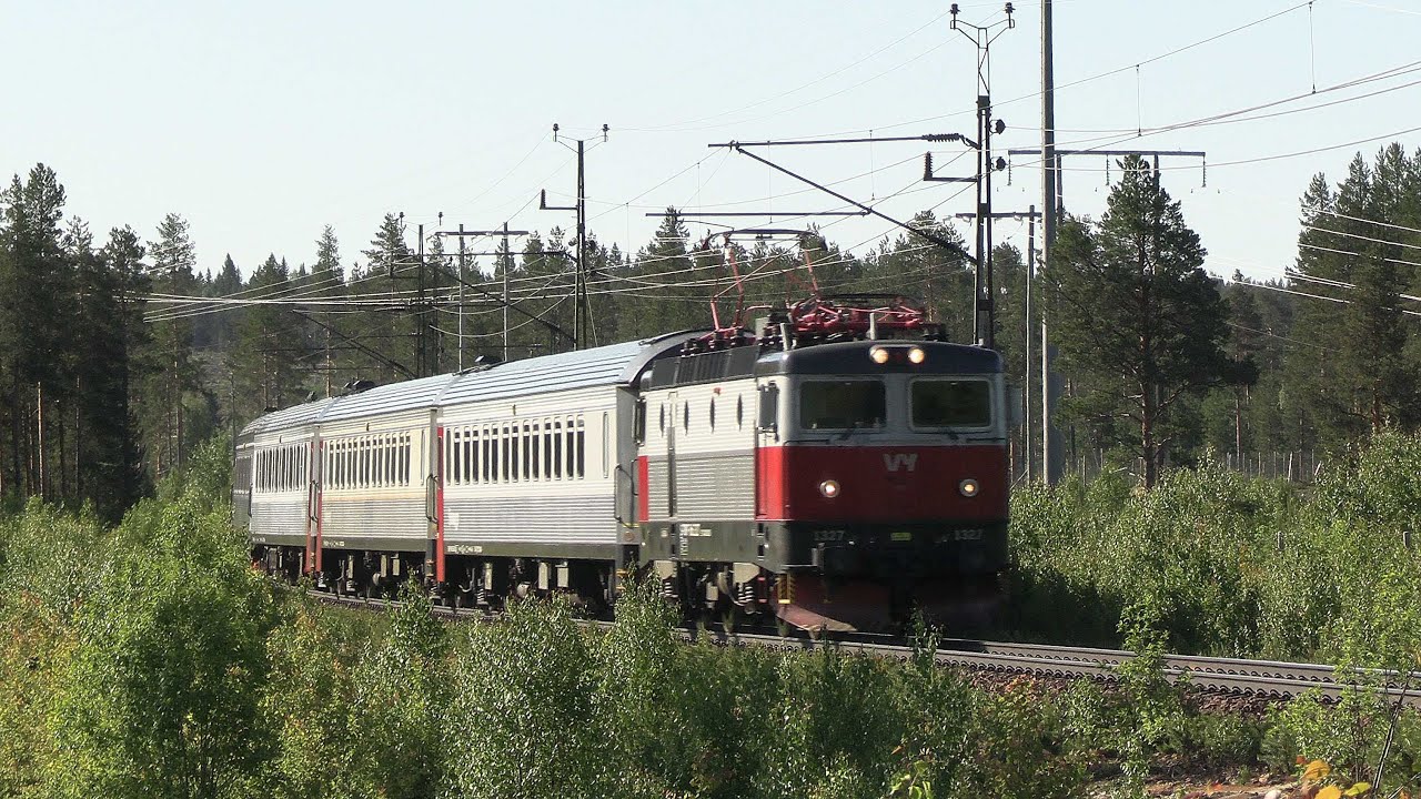Поезд №92 в Винделене, Норрландия, Швеция. Green Cargo и CargoNet к северу от Хэлльнаса.