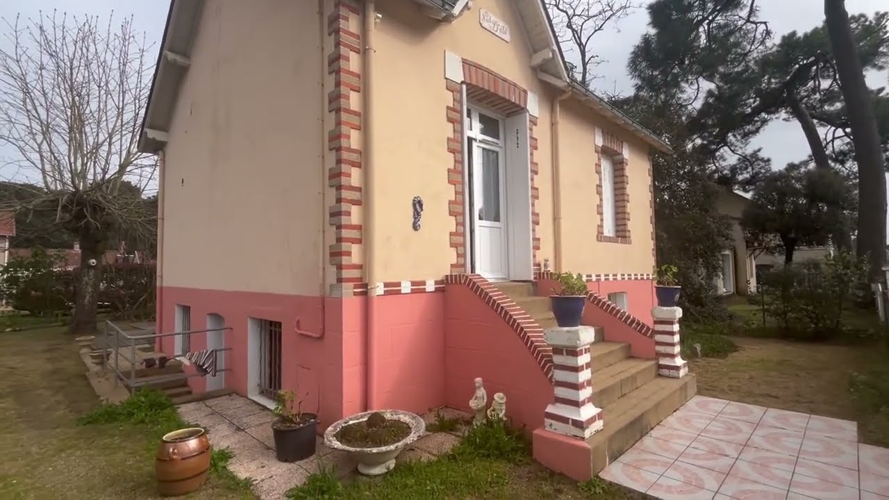 Maison id&eacute;alement situ&eacute;e Proche commerces et mer