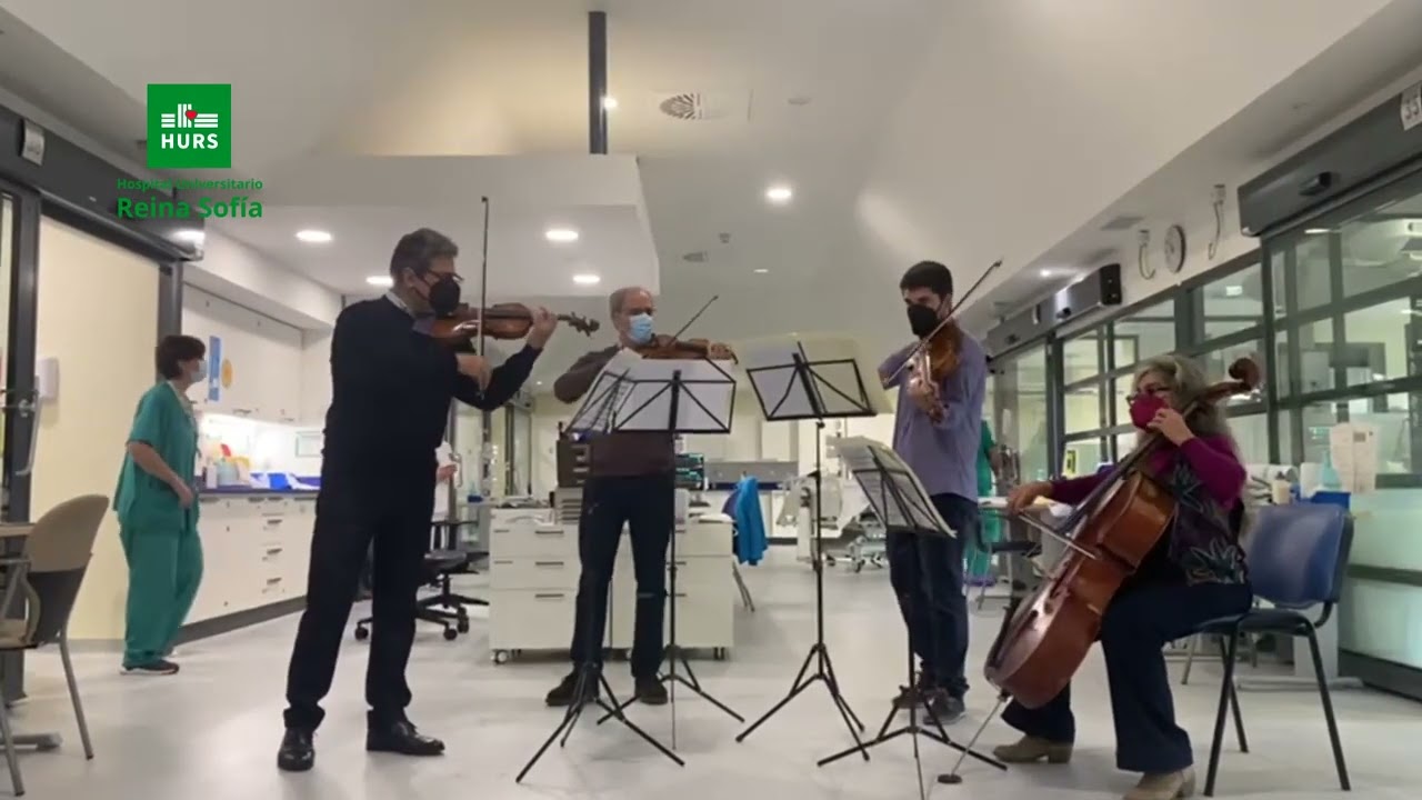 La Orquesta de Córdoba emociona a los pacientes del Hospital Reina Sofía con conciertos en directo
