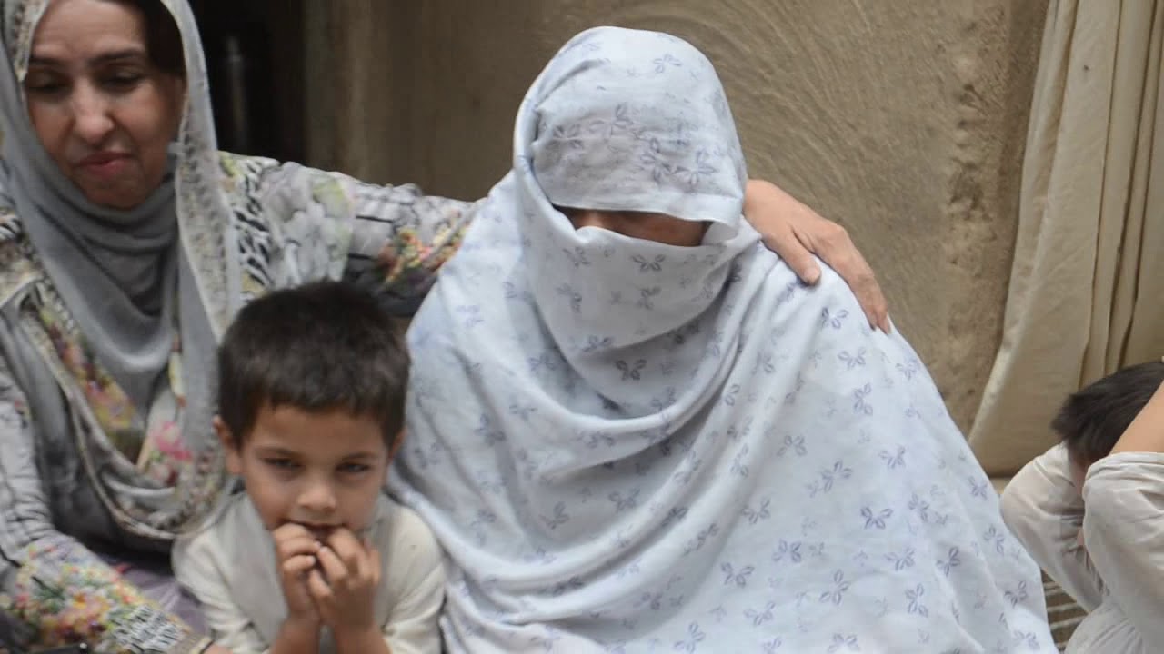 A Widow Mother Lives With Two Beautiful Children's | Rah-e-Insaniyat