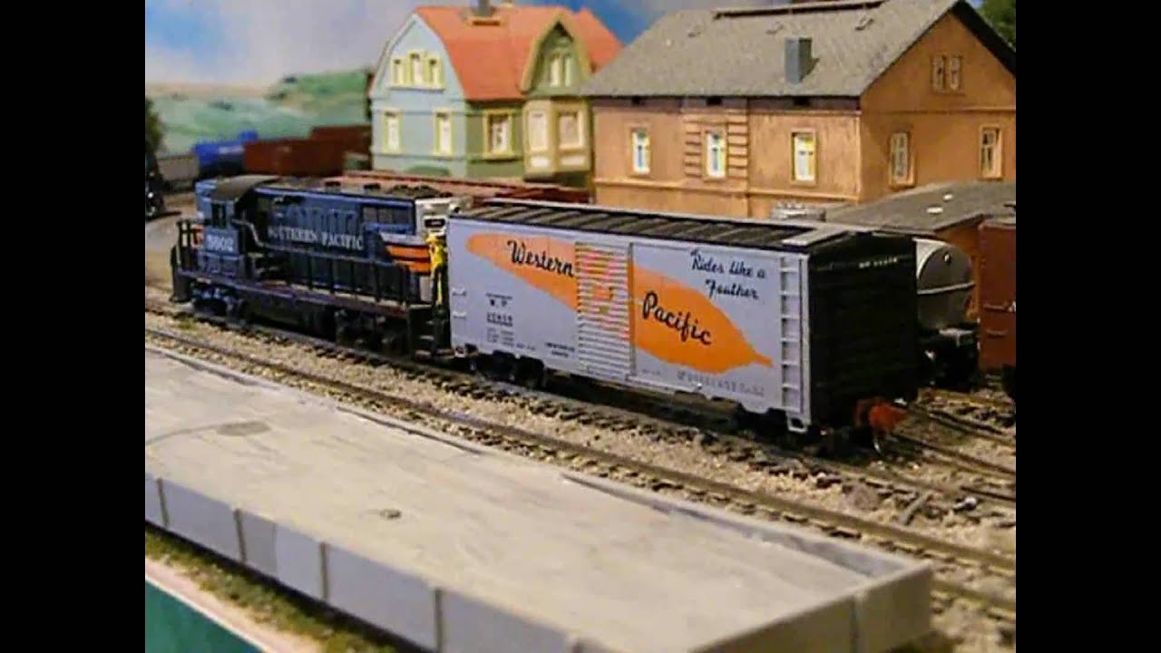 TT scale ~ A compact 3' x 6' TT120 european model railway ~ Spur TT ~ USA Trains ~ Film #12