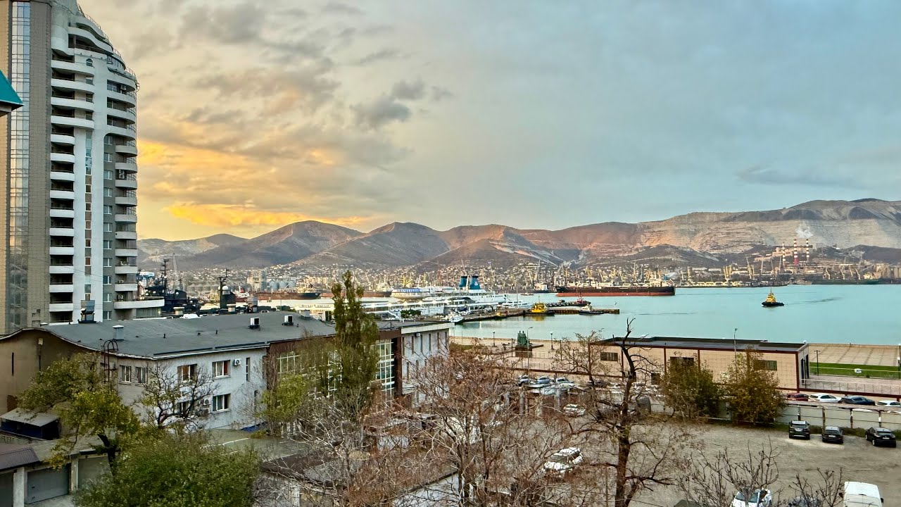 Сталинка 98 кв.м в центре Новороссийска. До моря 150 метров. Цена 17,2 млн