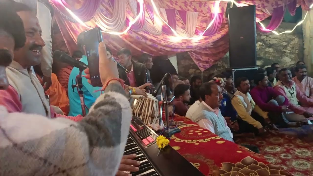 जय हो माता दुर्गा भवानी हाथ जोड़ी पूजा करोला 🙏🌹