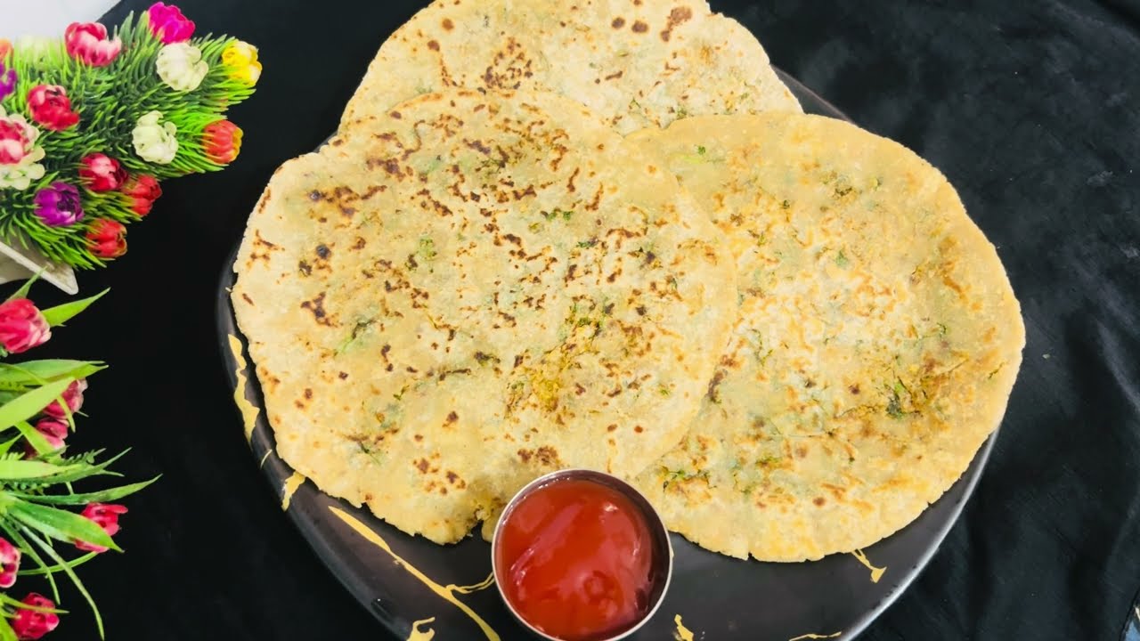 ज्वारीचे पीठ वापरून केलेला मुळ्याचा पराठा .॥ डब्यासाठी नाश्त्यासाठी चमचमीत .। एकदा करून बघा .॥ 