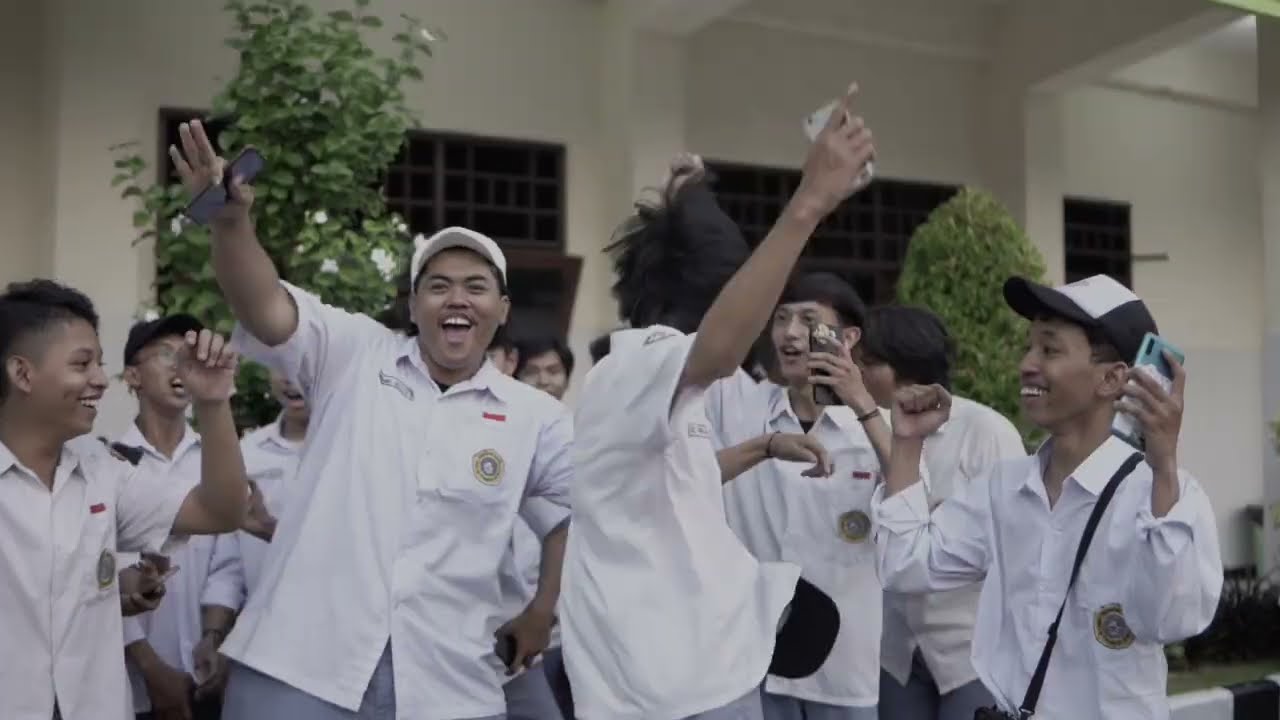 LAST CEREMONY ANGKATAN XIV SMK WACHID HASYIM 2 SURABAYA
