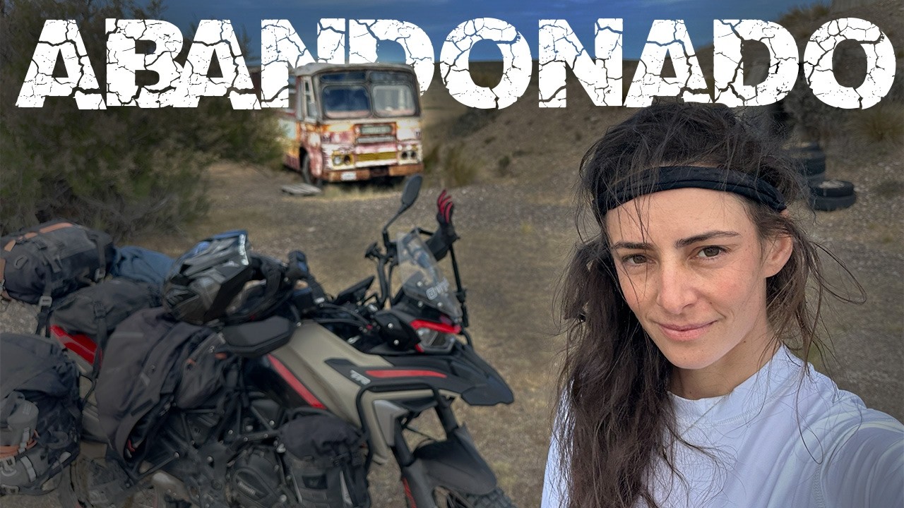 PASO la NOCHE en un COLECTIVO ABANDONADO, en un PUEBLO casi VACÍO- Al Sur en Moto Ep 7