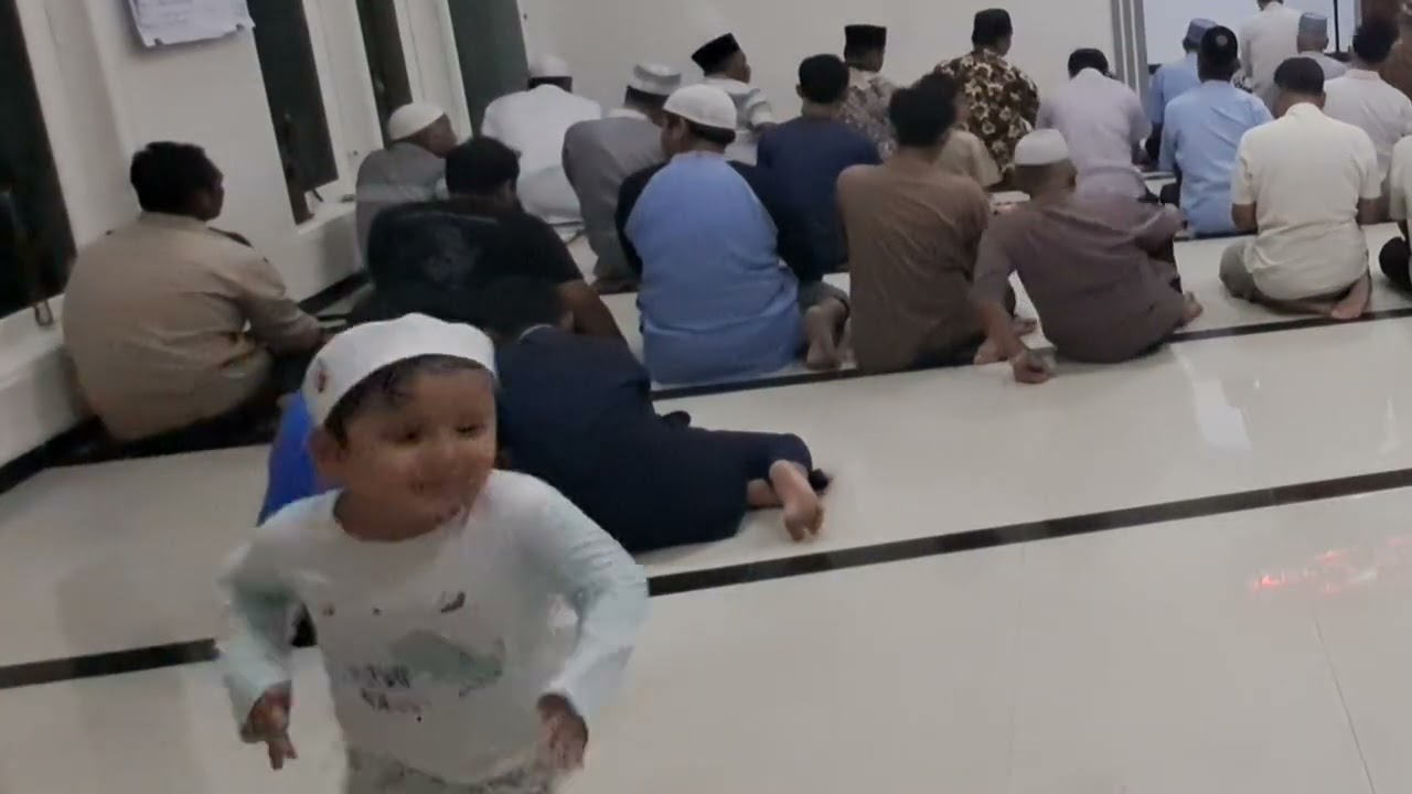 @Sholat tarowih di Masjid Haji Alabror Kab Pati masjid 24 jam terbuka untuk jamaah. 