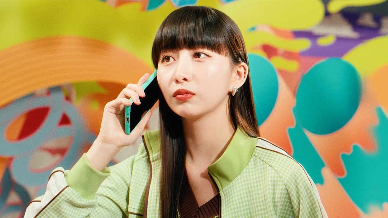 Cocomi、CM初出演　親友のアイナ・ジ・エンドと“首振りダンス”　ahamo新CM「シンプる？アイナ×Cocomi」編＋メーキング