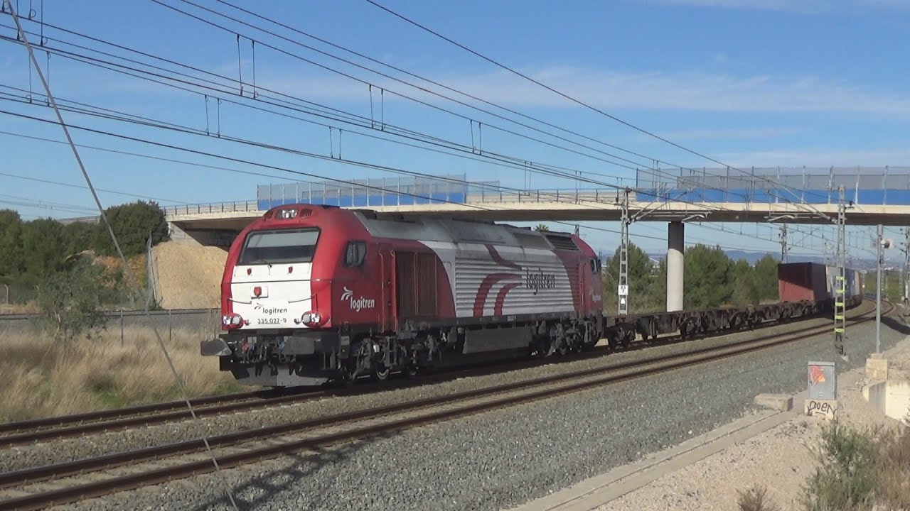 335 de Logitren con un Teco (97441) saliendo de l'&Egrave;nova-Manuel