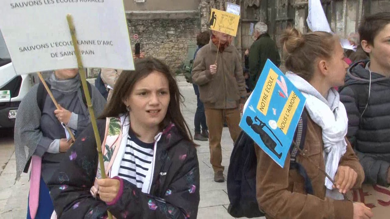 NON A LA FERMETURE DE L'ECOLE JEANNE D'ARC version longue