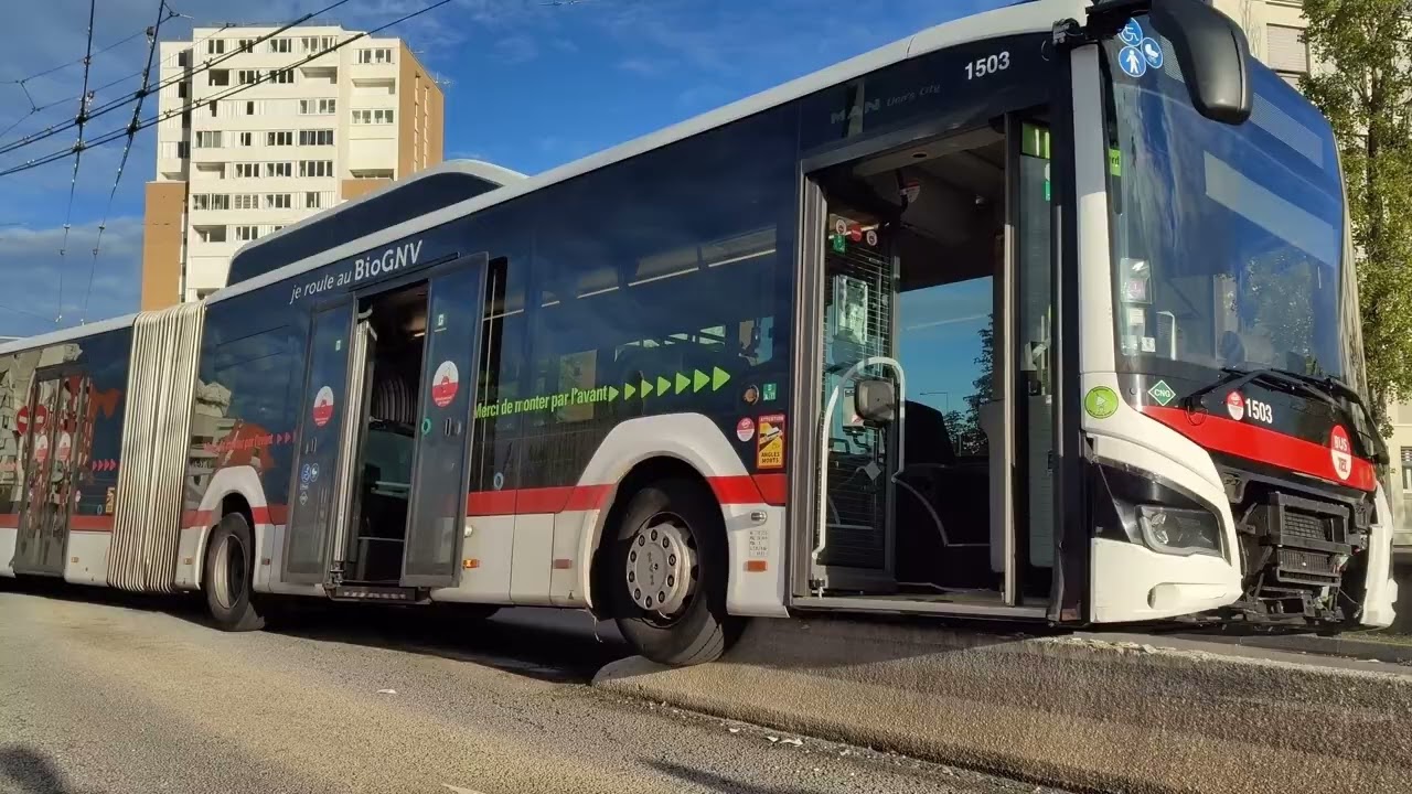 [Lyon] Opération de dépannage d'un Man Lion's City 18G en équilibre sur une glissière en béton