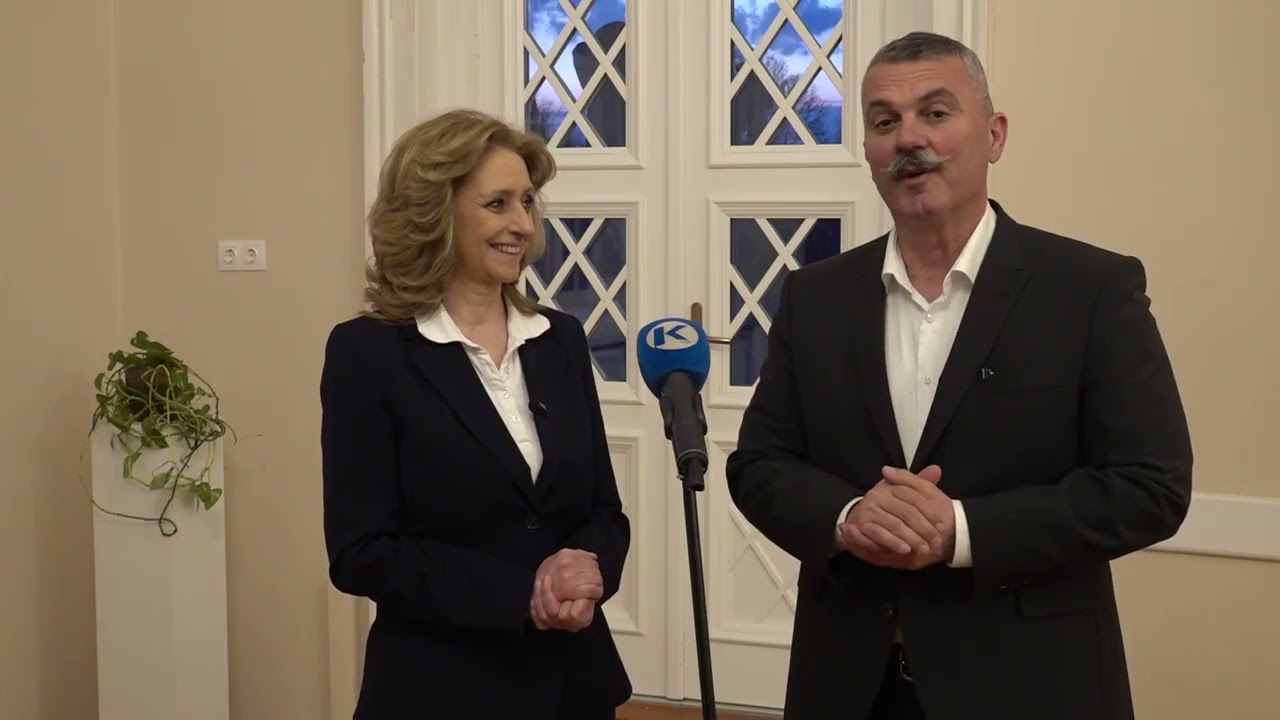 Ferencz Orsolya  űrkutató és F.  Kovács Sándor országgyűlési képviselő sajtótájékoztatója Karcagon