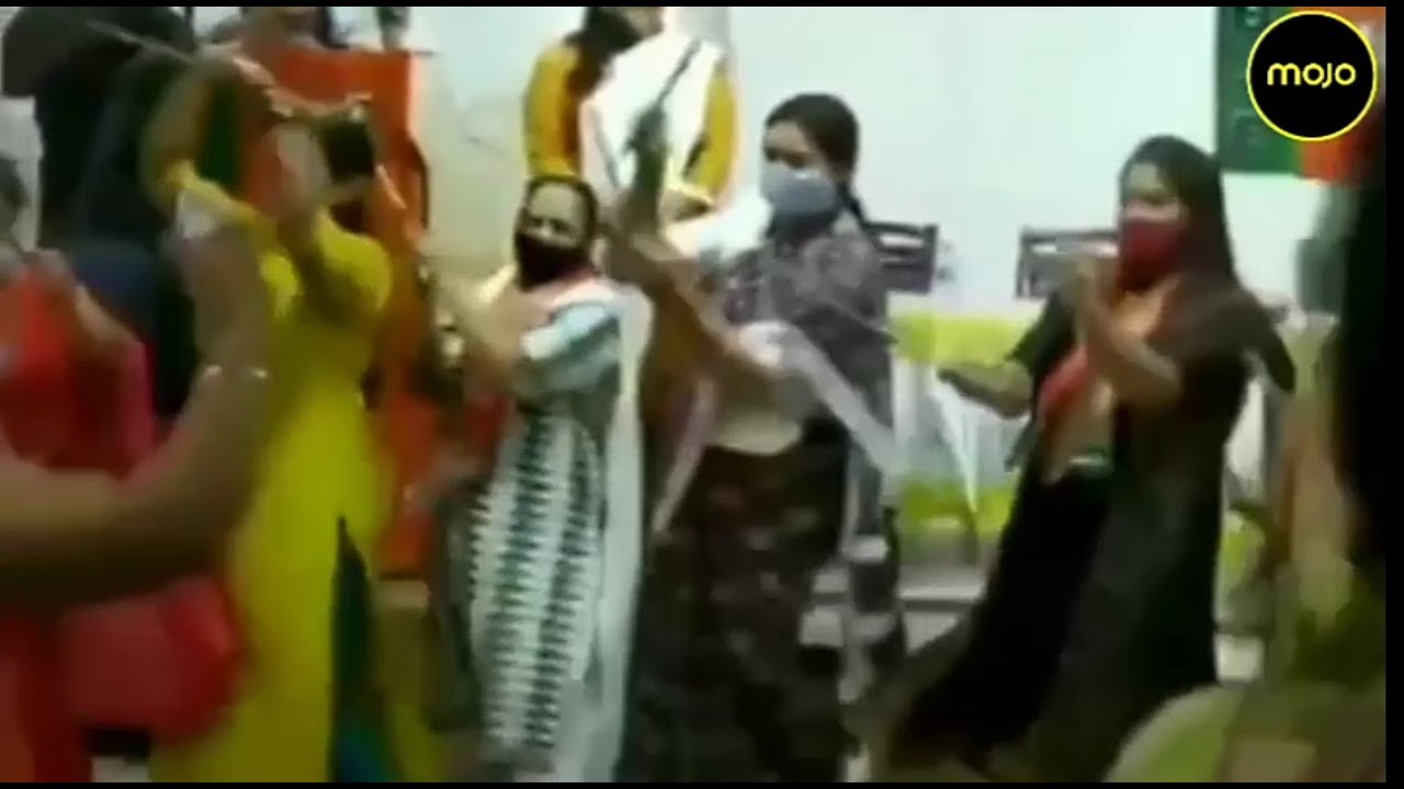 Smriti Irani Plays Dandiya With BJP Workers In Coimbatore | Tamil Nadu