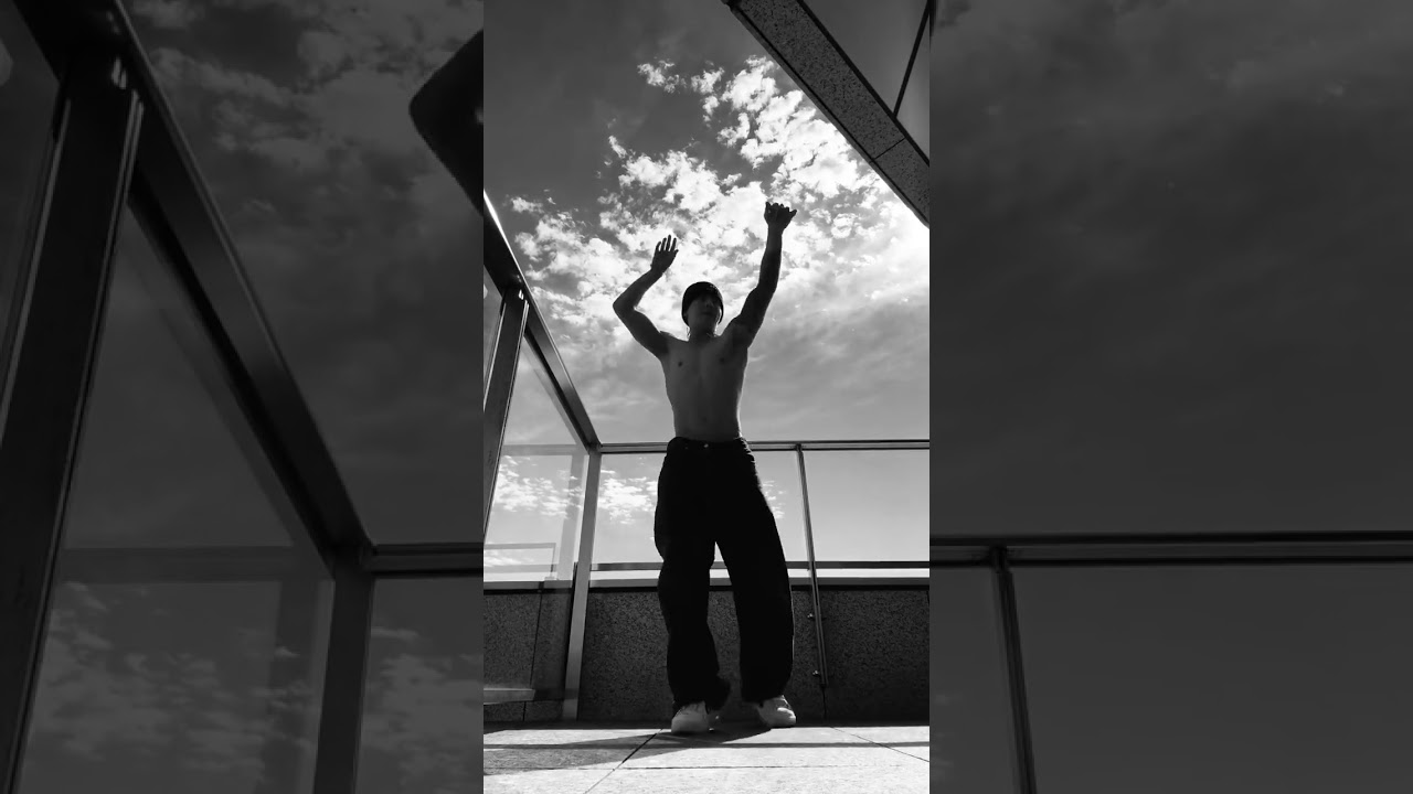 Jungkook full Shirtless dancing on TikTok