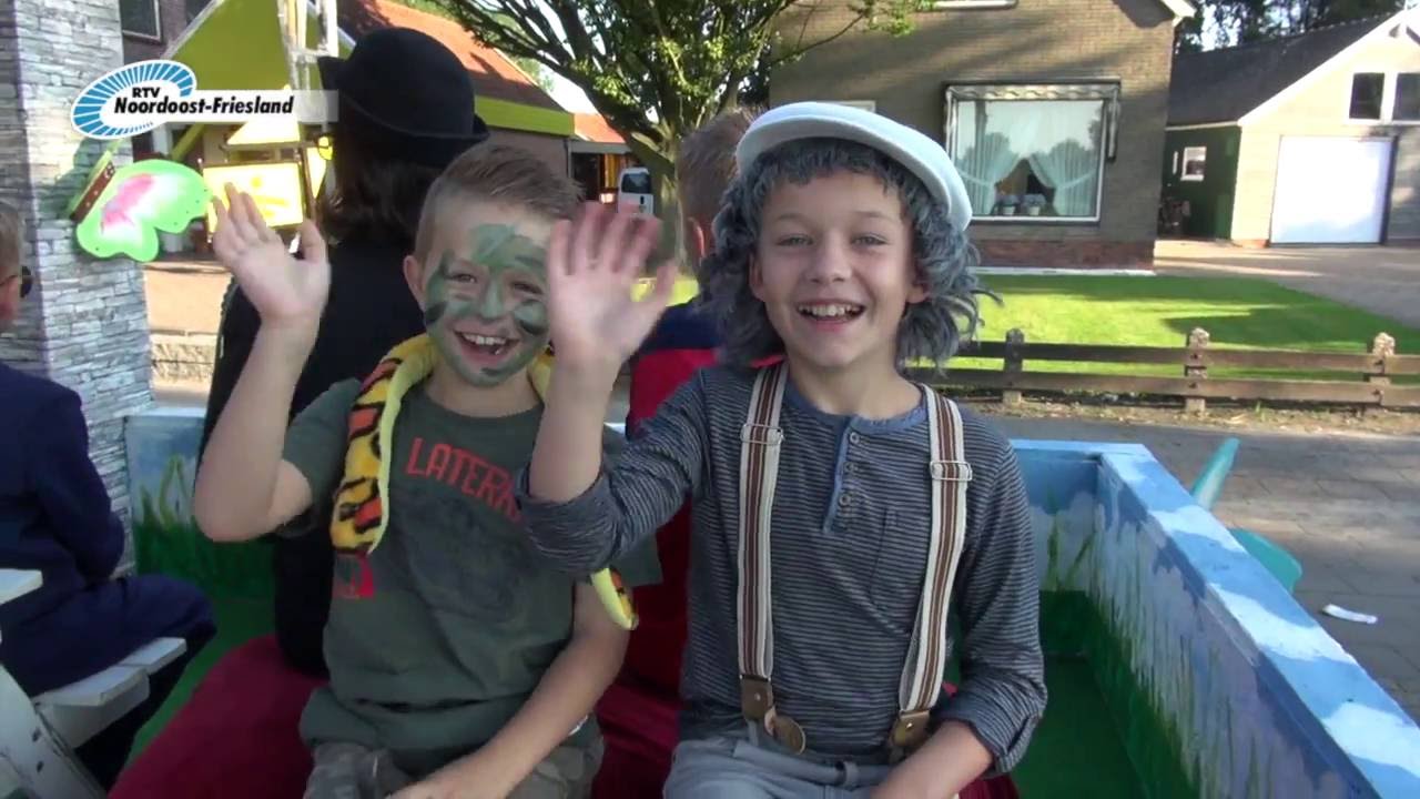 Zomerse temperaturen bij optocht Kollumerzwaag/Veenklooster
